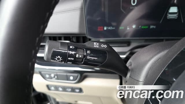 Kia Carnival 2024 — Şəkil 31/35