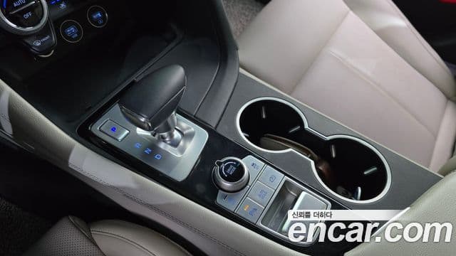 Genesis G70 2021 — ფოტო 19/20