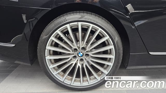 BMW 7 Series 2022 — ფოტო 7/20