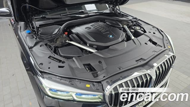 BMW 7 Series 2022 — ფოტო 15/20