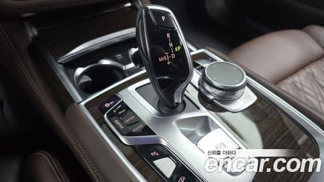 BMW 7 Series 2022 — ფოტო 20/20