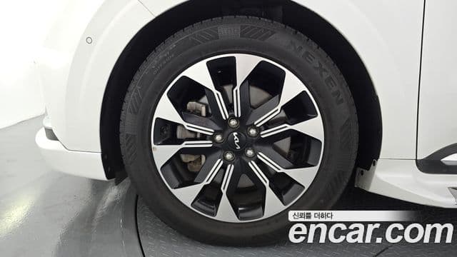 Kia Carnival 2021 — Фото 4/20