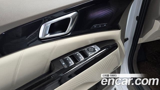 Kia Carnival 2021 — Фото 18/20