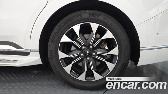 Kia Carnival 2021 — Şəkil 15/31