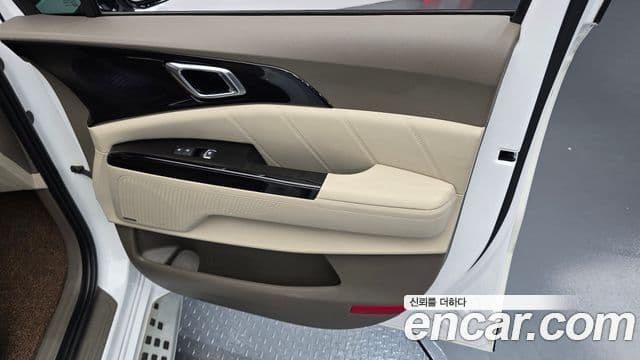 Kia Carnival 2021 — Şəkil 18/31