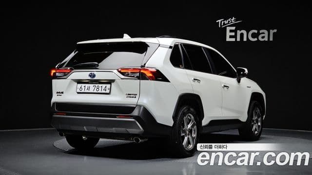 Toyota RAV4 2019 — Фото 2/20