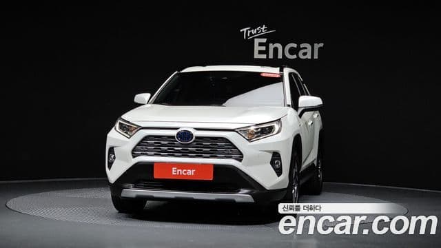 Toyota RAV4 2019 — Фото 3/20