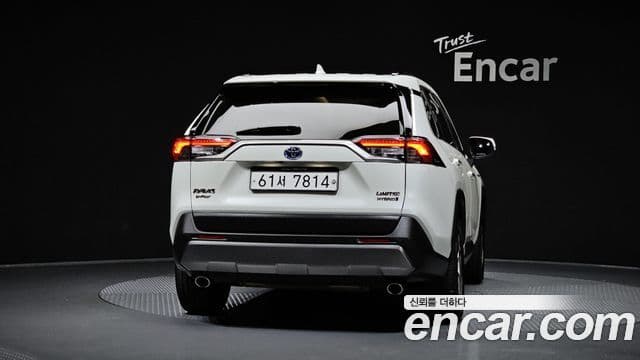 Toyota RAV4 2019 — Фото 4/20