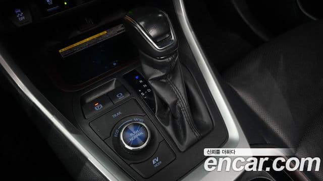 Toyota RAV4 2019 — Фото 9/20