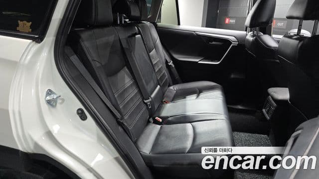 Toyota RAV4 2019 — Фото 11/20