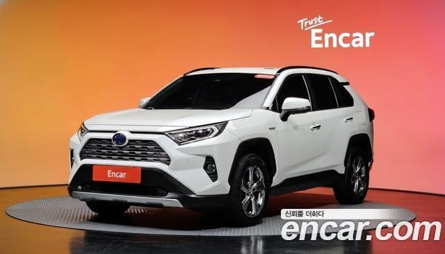 Toyota RAV4 2019 — Фото 1/20