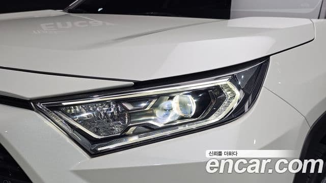 Toyota RAV4 2019 — Photo 31/33