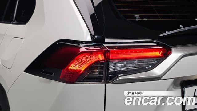 Toyota RAV4 2019 — Photo 20/33