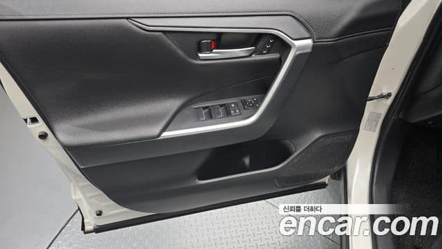 Toyota RAV4 2019 — Photo 32/33