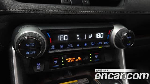 Toyota RAV4 2019 — Photo 15/33