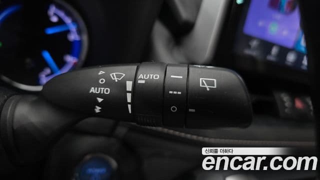 Toyota RAV4 2019 — Photo 27/33