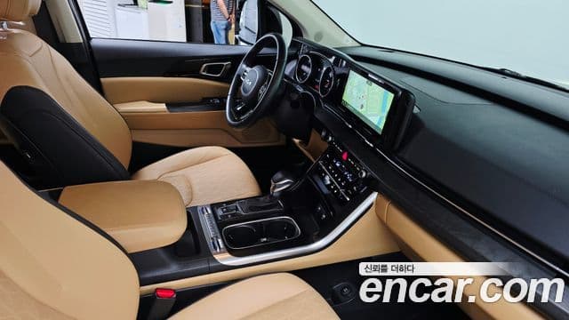 Kia Carnival 2023 — Фото 19/20
