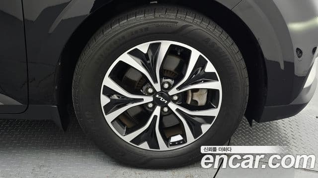 Kia Carnival 2023 — ფოტო 24/30