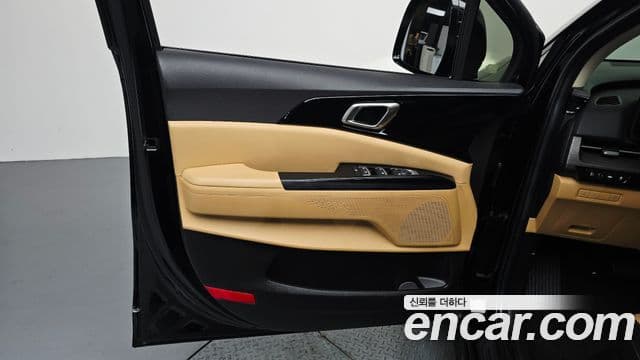 Kia Carnival 2023 — ფოტო 6/30