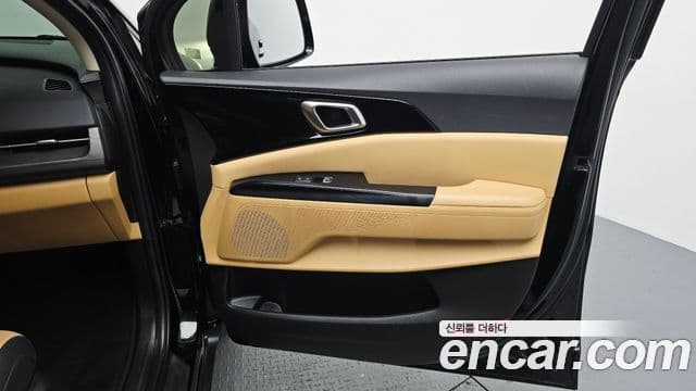 Kia Carnival 2023 — ფოტო 15/30