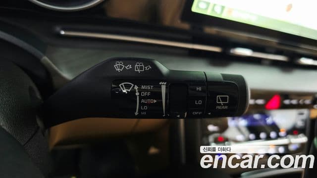 Kia Carnival 2023 — ფოტო 27/30