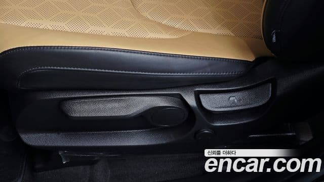 Kia Carnival 2023 — ფოტო 10/30