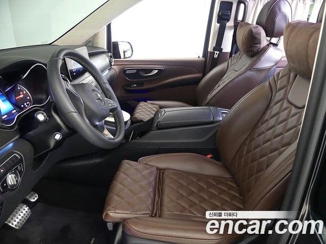 Mercedes-Benz V-Class 2023 — Фото 5/20