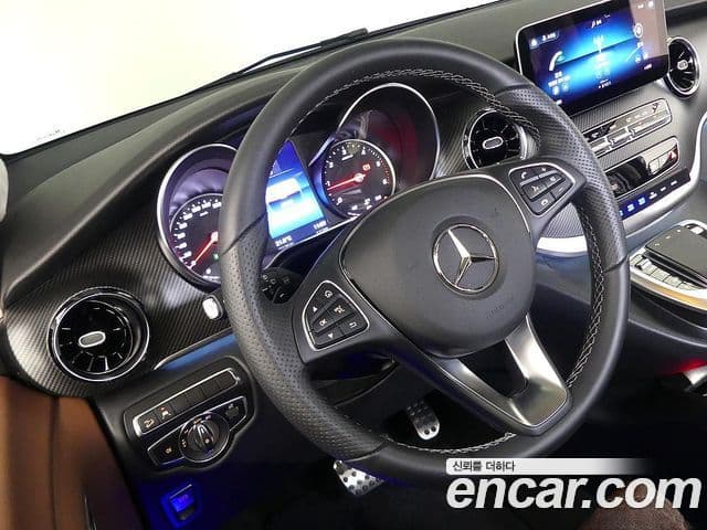 Mercedes-Benz V-Class 2023 — Фото 7/20