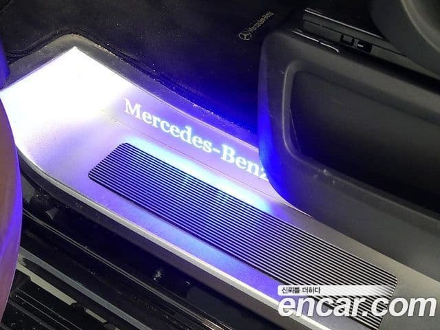 Mercedes-Benz V-Class 2023 — Фото 14/20