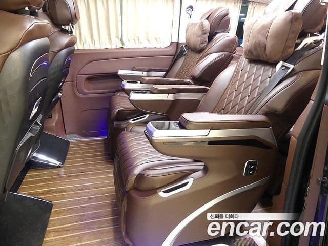 Mercedes-Benz V-Class 2023 — Фото 15/20