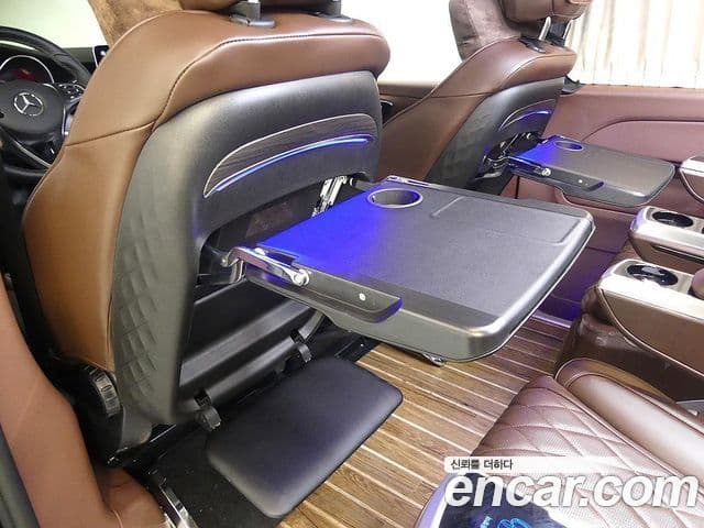 Mercedes-Benz V-Class 2023 — Фото 16/20