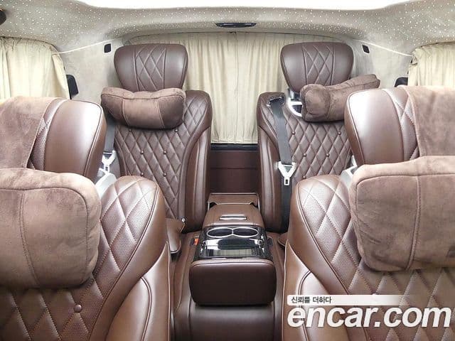Mercedes-Benz V-Class 2023 — Фото 17/20