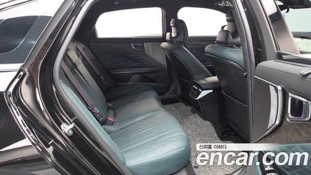 Kia K8 2023 — Şəkil 18/38