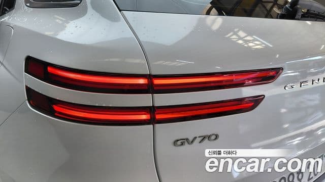 Genesis GV70 2024 — Photo 19/30