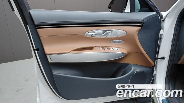 Genesis GV70 2024 — Photo 17/30