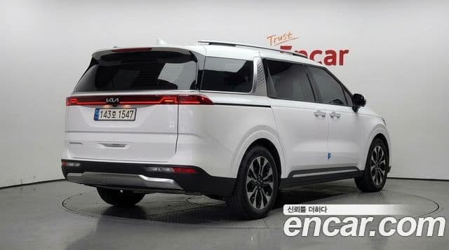 Kia Carnival 2021 — Фото 2/20
