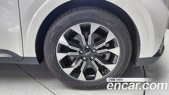 Kia Carnival 2021 — ფოტო 24/29