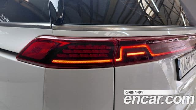 Kia Carnival 2021 — ფოტო 8/29