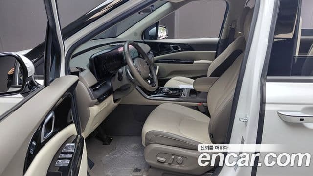 Kia Carnival 2021 — ფოტო 20/29