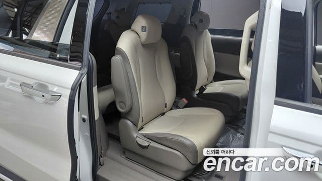 Kia Carnival 2021 — ფოტო 22/29