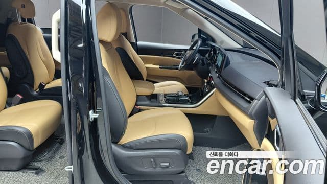 Kia Carnival 2021 — ფოტო 1/30