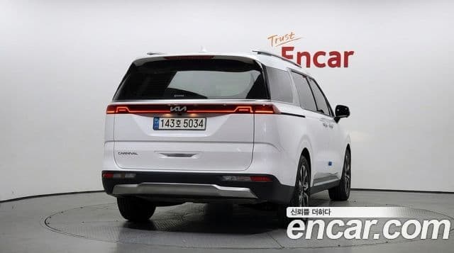 Kia Carnival 2021 — Фото 4/20