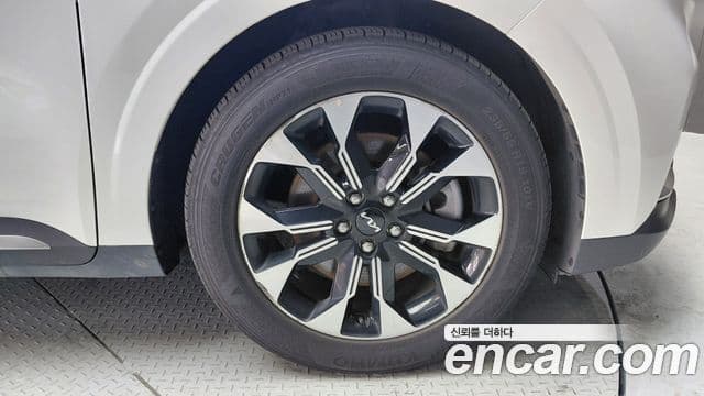 Kia Carnival 2021 — Photo 6/29