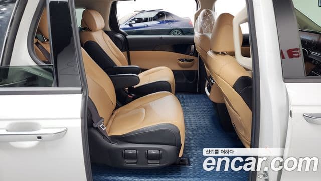 Kia Carnival 2020 — Фото 11/20