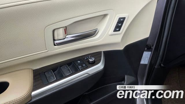 Toyota Sienna 2023 — Photo 32/34