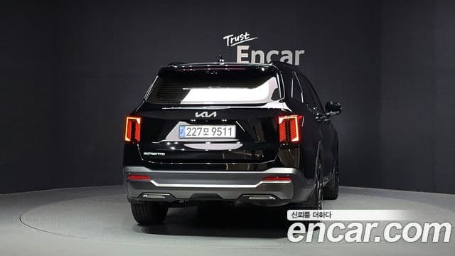 Kia Sorento 2023 — Фото 4/20