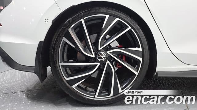 Volkswagen Golf 2024 — Şəkil 29/33