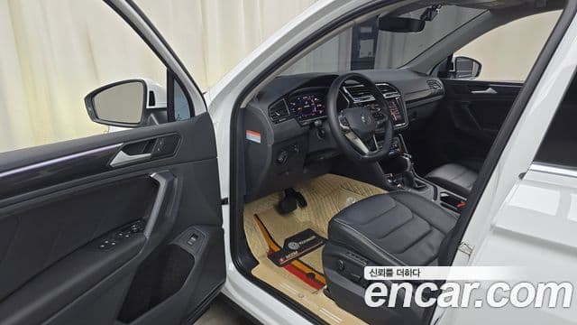 Volkswagen Tiguan 2023 — Şəkil 29/31
