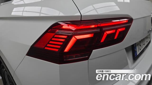 Volkswagen Tiguan 2023 — Şəkil 21/31