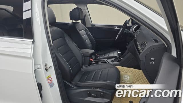 Volkswagen Tiguan 2023 — Şəkil 17/31